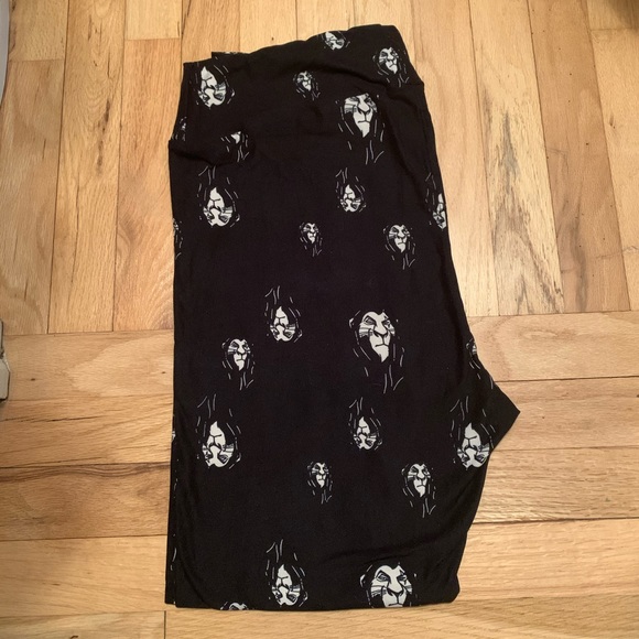 Lularoe Scar Leggings 